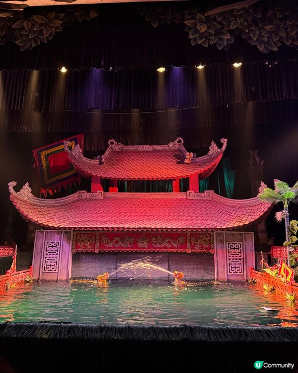 ❃越南傳統藝術表演,看着表演者隨着鼓,木鈴等樂器演奏傳統越南...