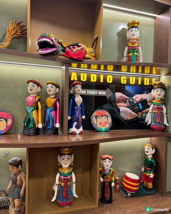 ❃越南傳統藝術表演,看着表演者隨着鼓,木鈴等樂器演奏傳統越南...