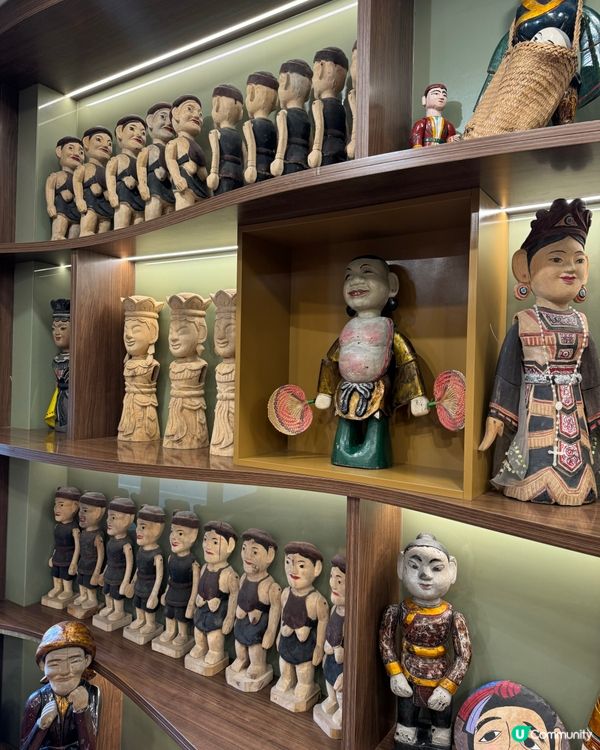 ❃越南傳統藝術表演,看着表演者隨着鼓,木鈴等樂器演奏傳統越南...