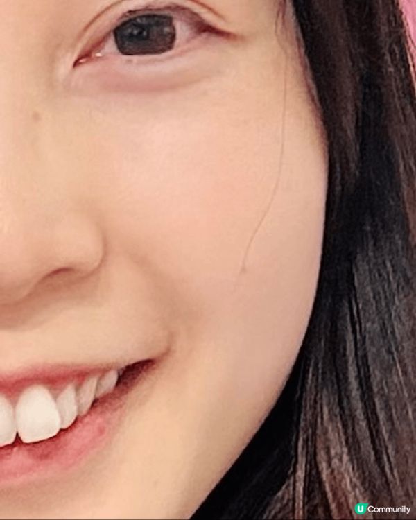 Laura Mercier 柔光透明蜜粉質地輕柔, 上妝後自...