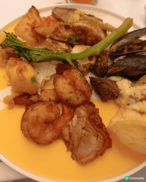 藝彩廚自助餐真係最啱大人小朋友打卡，有不同迪士尼朋友拍照之外...