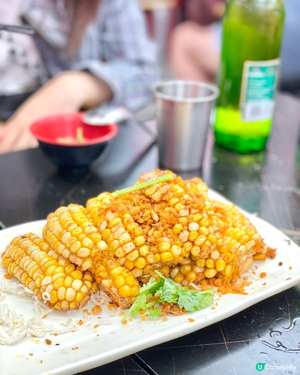 在廟街的封神煲仔飯店