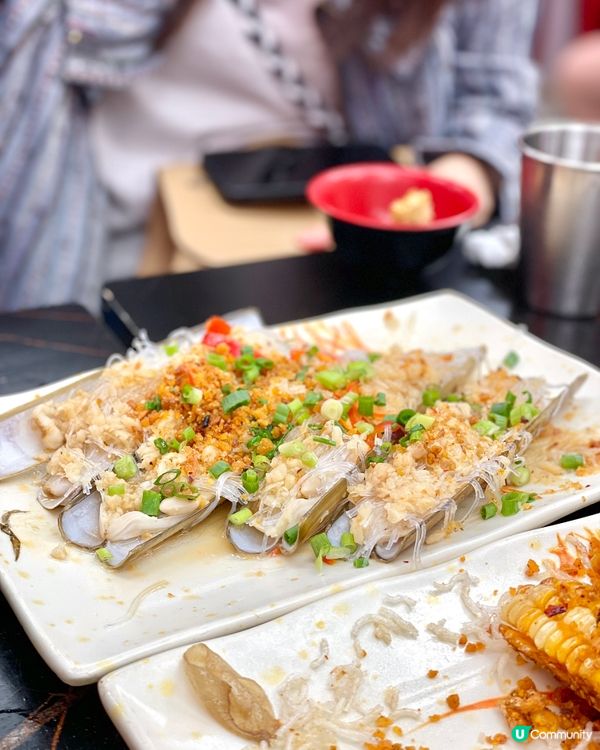 在廟街的封神煲仔飯店