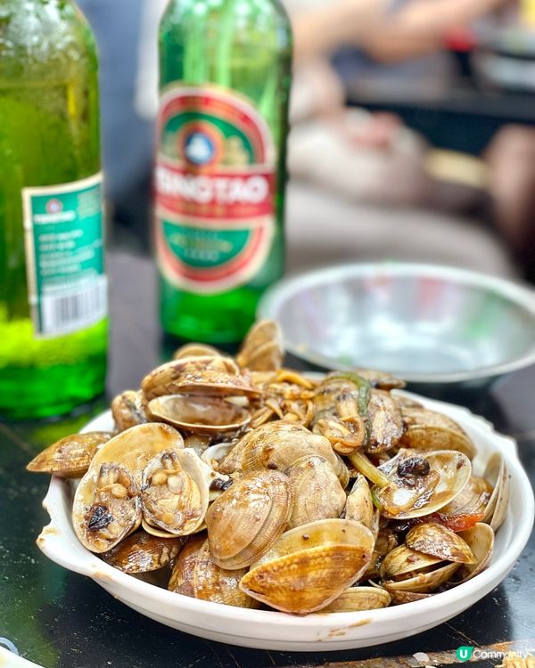 在廟街的封神煲仔飯店