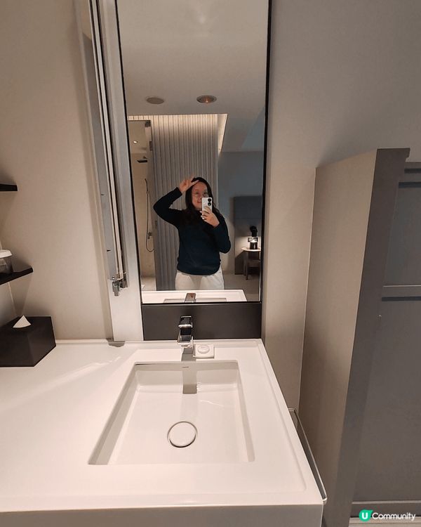 第一張相在澳門teamLab拍攝，背景五顏六色的「花海」同朋...