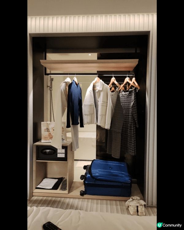 第一張相在澳門teamLab拍攝，背景五顏六色的「花海」同朋...