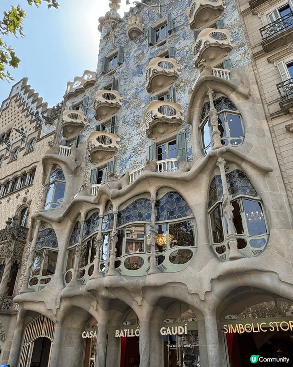 羅馬走過鬥獸場內每一面牆與石柱，一步步探索羅馬豐富的歷史。