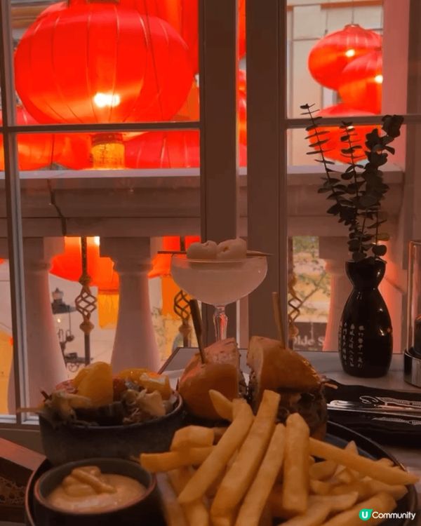 位於灣仔囍帖街的Cooshti, 店內裝修是歐陸式風格，共有...