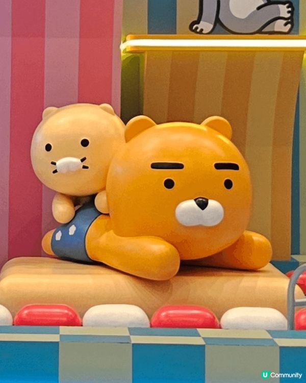 位於紅磡置富都會商場的KAKAO FRIENDS大型擺設，?...