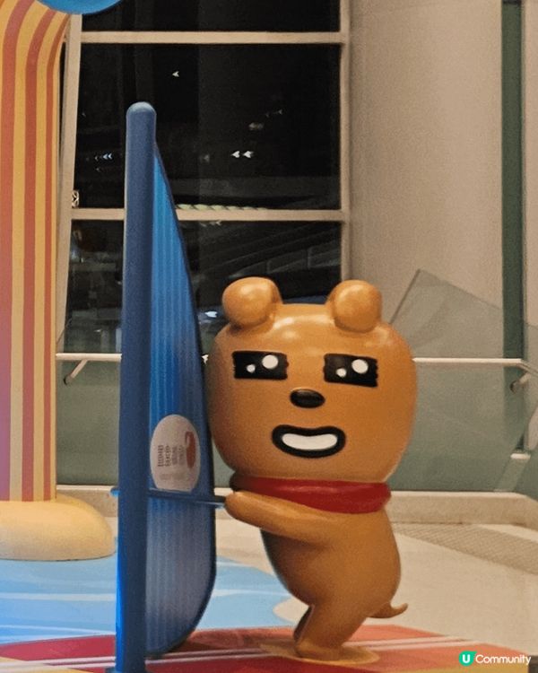 位於紅磡置富都會商場的KAKAO FRIENDS大型擺設，?...