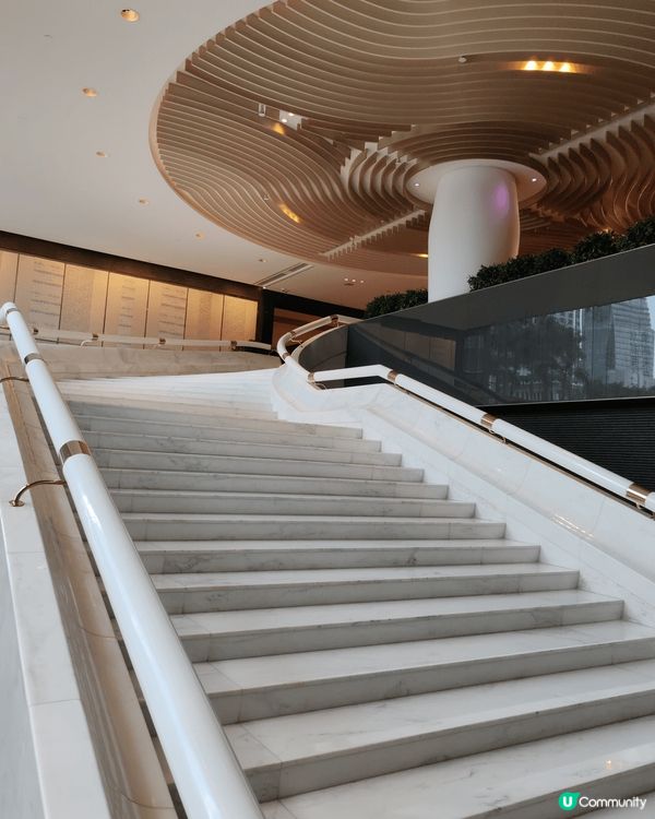 1）香港半島酒店水療Spa, 相片中有代表香港的美景，是香港...