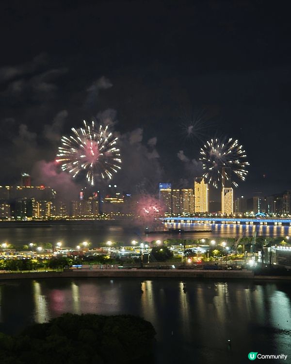 澳門放煙花主要地方，澳門塔非常狀觀，可以在澳門塔內一邊進食一...