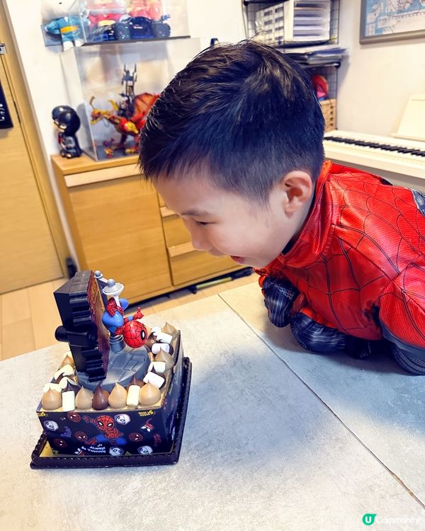 蜘蛛俠主題蛋糕仲有投影玩具