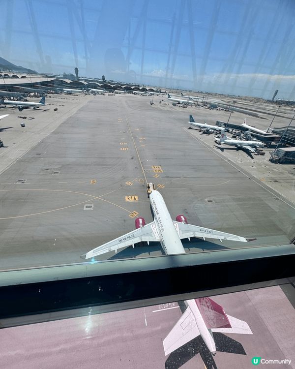 香港機場打卡點！Sky bridge 玻璃地面近距離觀看飛機...