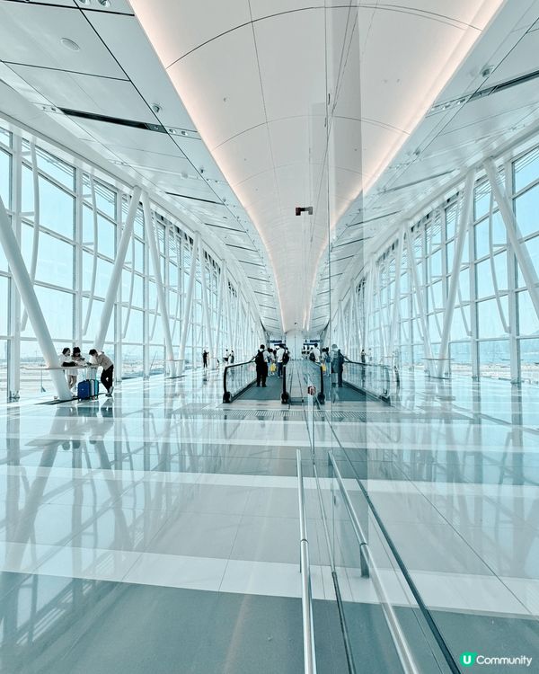 香港機場打卡點！Sky bridge 玻璃地面近距離觀看飛機...