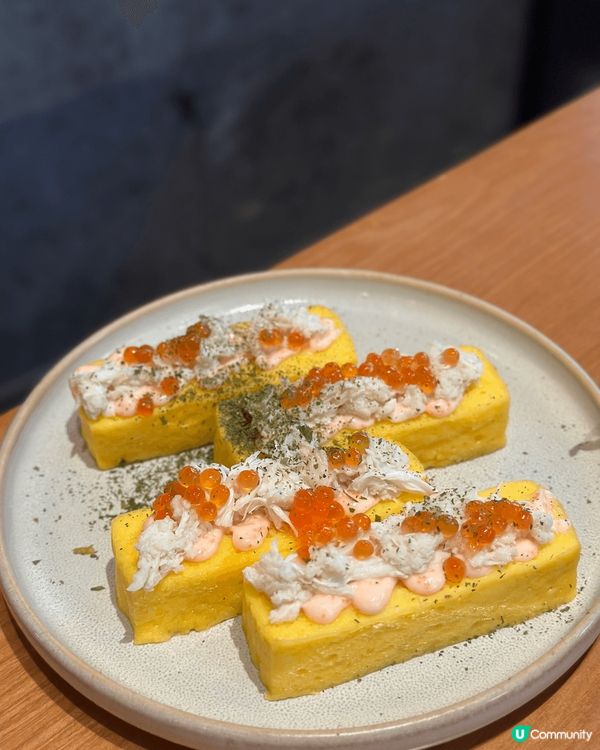 位於太子嘅2 Soon Cafe紅色磚牆好吸睛，餐廳樓底好高...