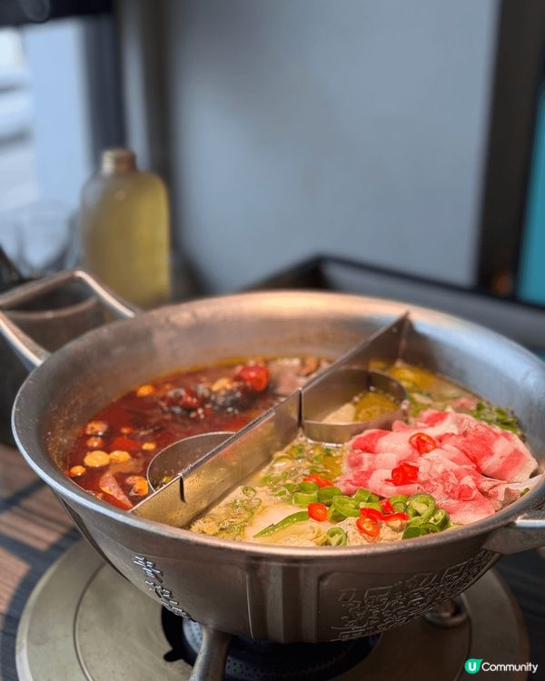 台灣網紅火鍋店青花驕，每枱會有一壺青花烏龍茶，飲落散發出淡淡...