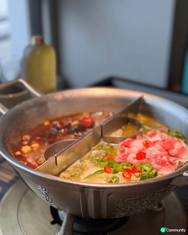 台灣網紅火鍋店青花驕，每枱會有一壺青花烏龍茶，飲落散發出淡淡...