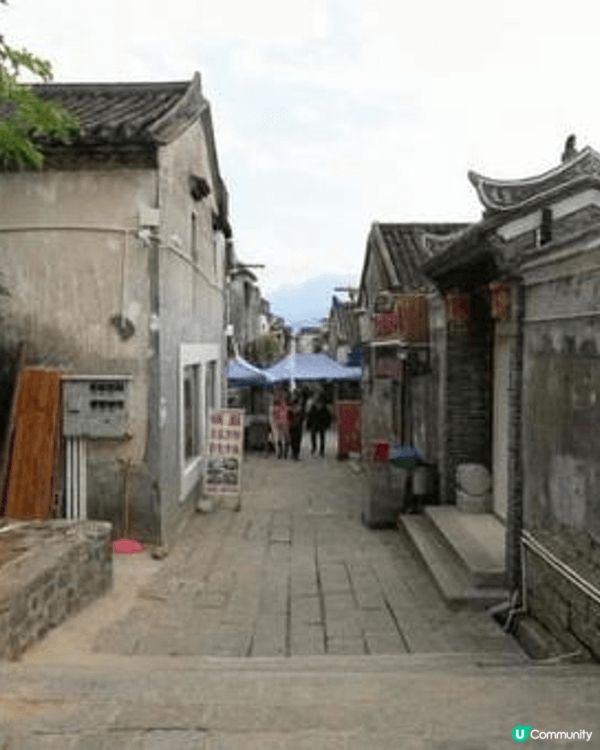 大鵬古城位於中國深圳，是一座具有悠久歷史的文化遺址。古城建於...