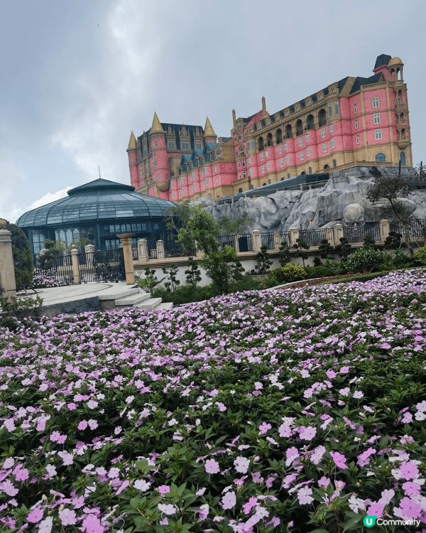 巴拿山係一個好靚既地方，佢上面有一個樂園，佈置到好似城堡咁靚...