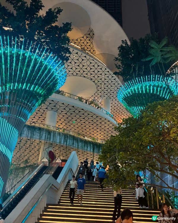 自言與光影之配合：坂田万科广场