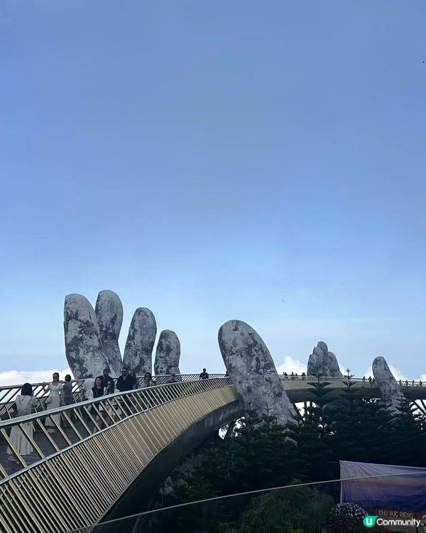 巴拿山係一個好靚既地方，佢上面有一個樂園，佈置到好似城堡咁靚...