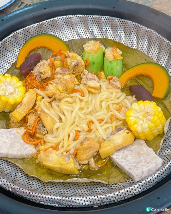 蒸氣火鍋海鮮宴 🦀🥢  
小漁港海鮮舫，鮮味爆發！