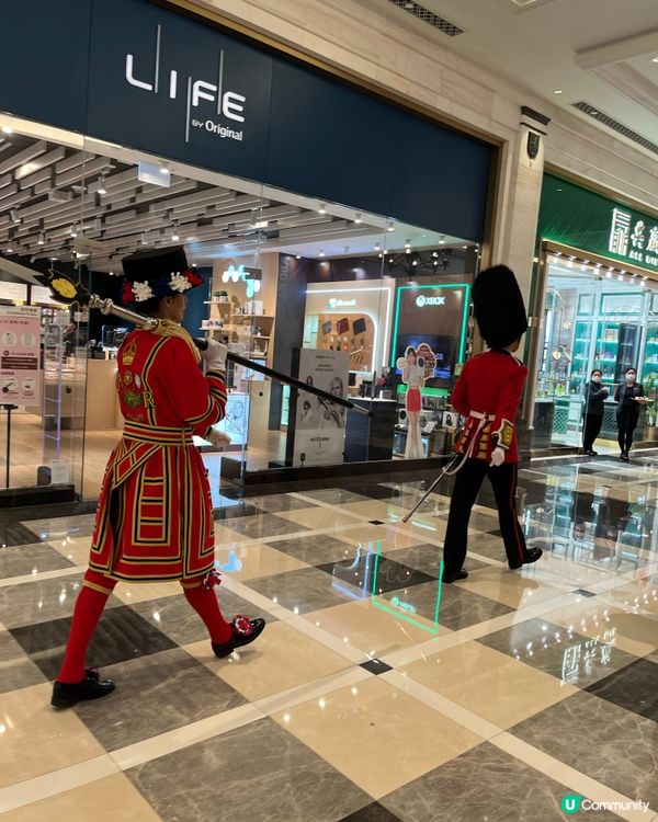 清靜的購物中心,消閒半天,寫意,遇到這樣的情境不其然就拿起手...