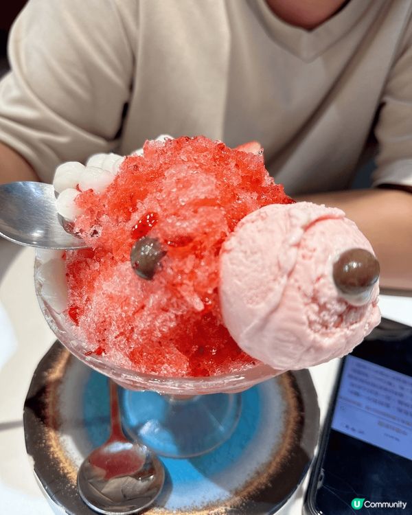 荔枝角新開老荔冰室，蛋好滑，叉燒正常，凍鴛鴦太苦。