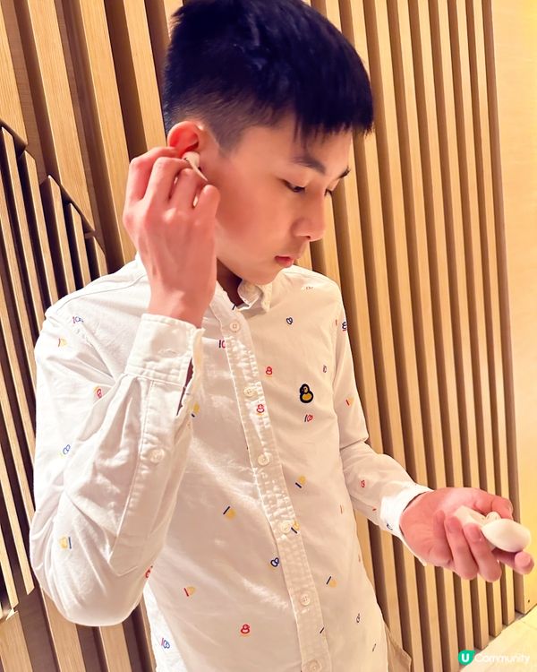 平時功課這麼繁重,生活節奏這麼急促,我在課餘的時候也喜歡聆聽...