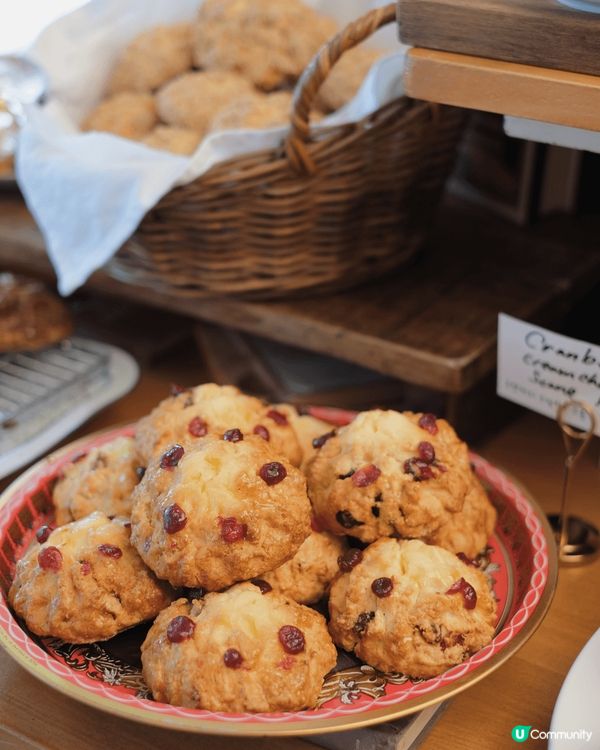 Cafe Layered 在首爾有幾間分店，提供新鮮出爐的司...