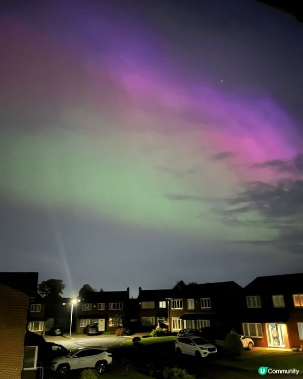 十月是一個不一樣的月份，我見証了香港的超級月亮（圖1），英國...