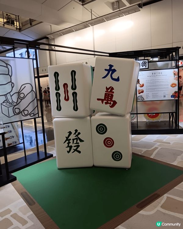 機場入境層展示有關一部高票房電影和香港傳統特色的打卡位，充滿...