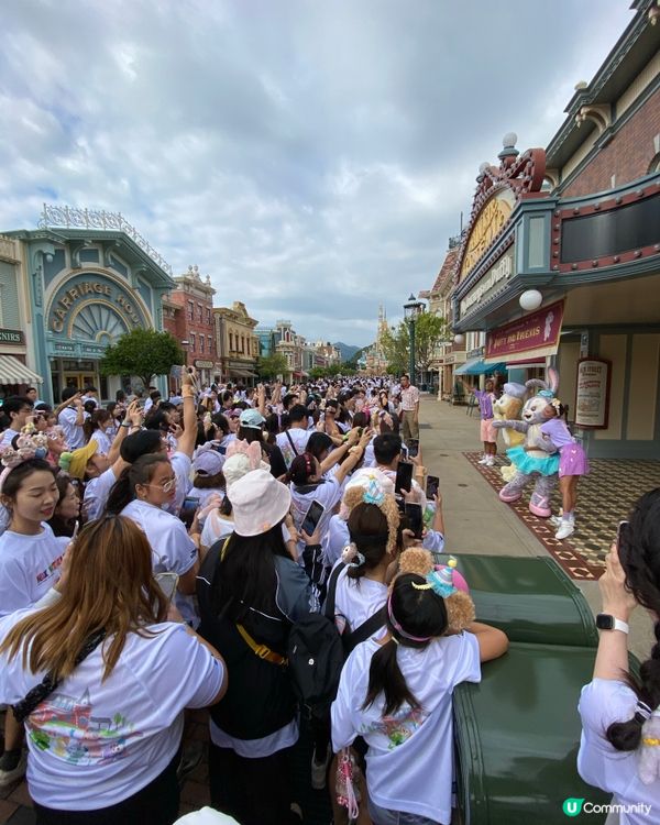 ## 迪士尼🏃‍♀️🏃‍♂️人山人海！