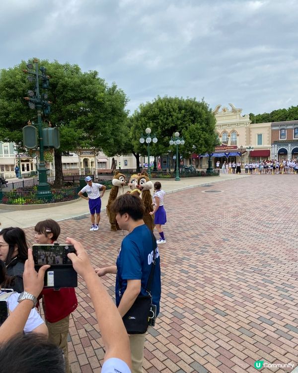 ## 迪士尼🏃‍♀️🏃‍♂️人山人海！