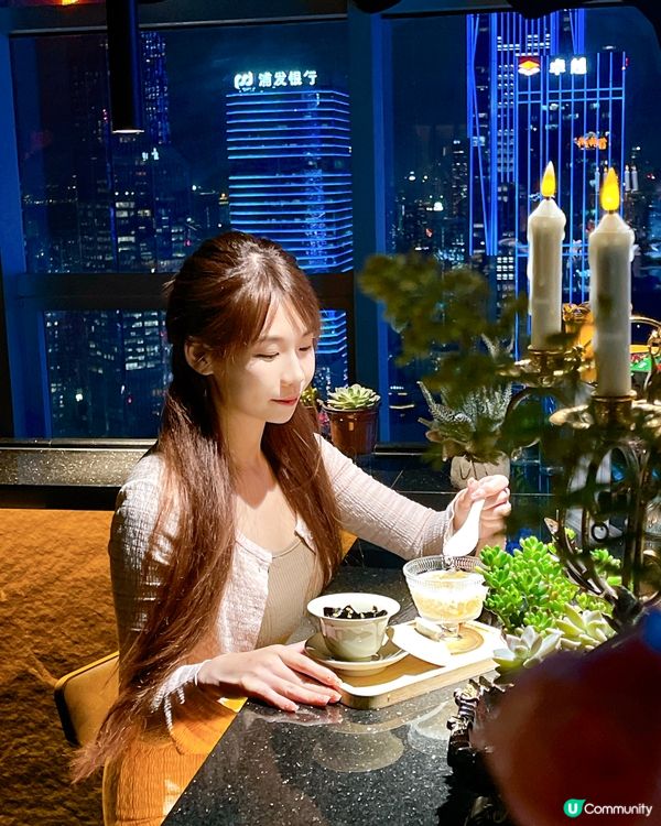 你試過在高空露營帳幕內做頭療嗎?