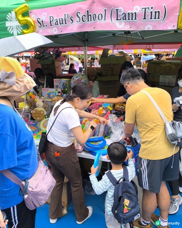 明愛賣物會，義工變消費