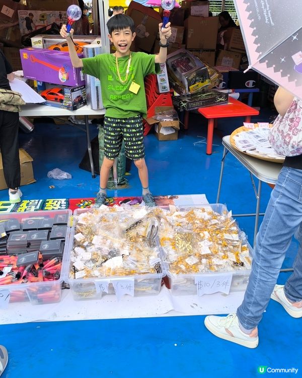 明愛賣物會，義工變消費