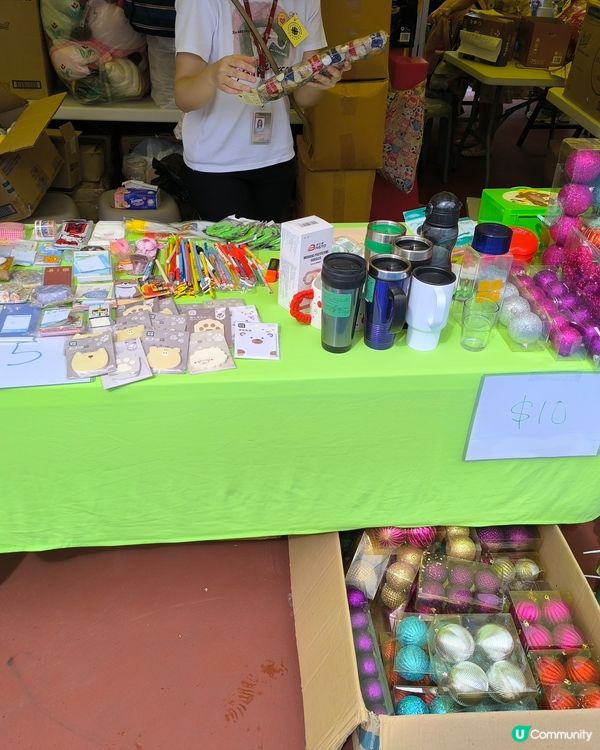 明愛賣物會，義工變消費