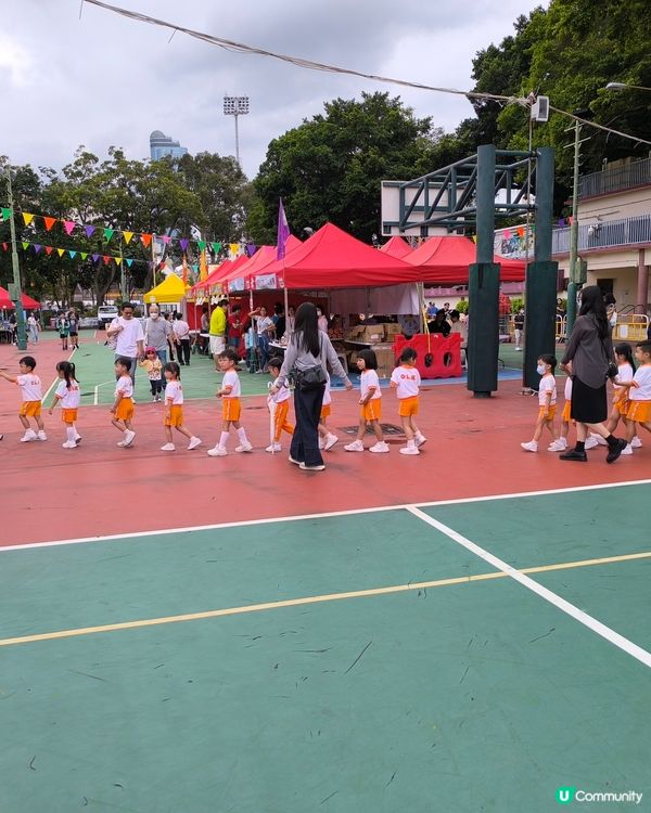 明愛賣物會，義工變消費