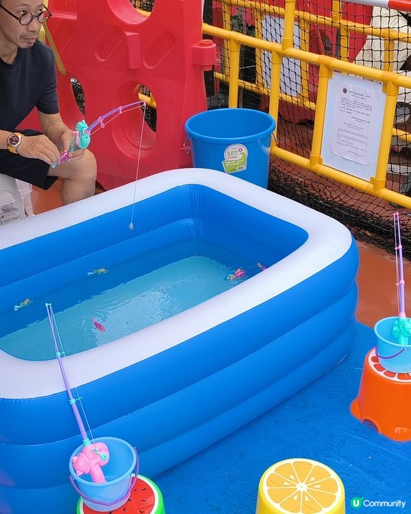 明愛賣物會，義工變消費