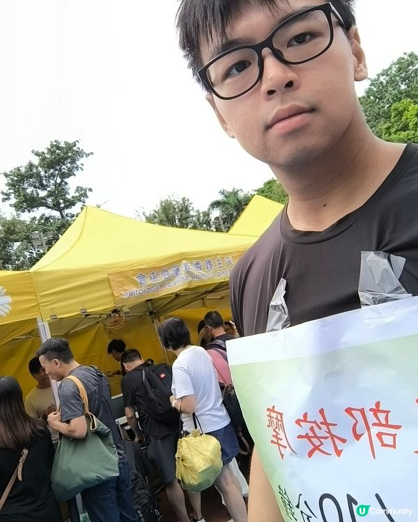 明愛賣物會，義工變消費