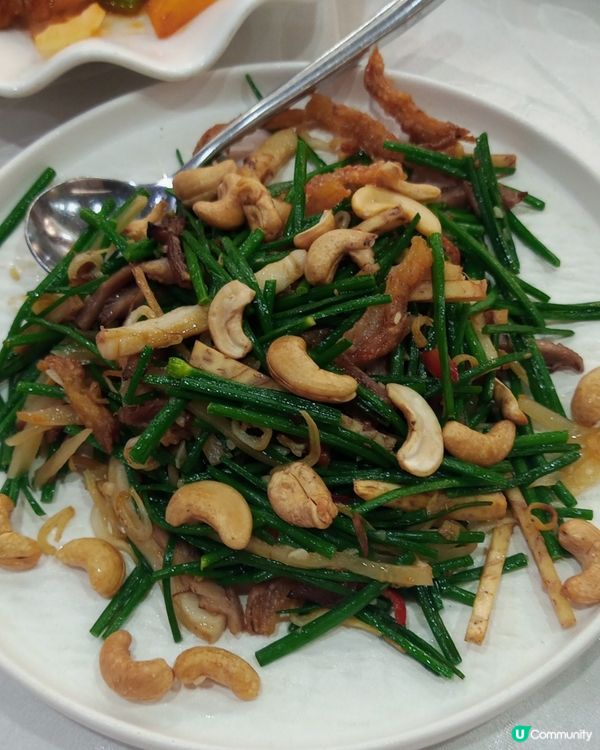 平日同家人食晚飯，有魚有菜有肉，兩個雜菜煲勁足料，小炒王很好...