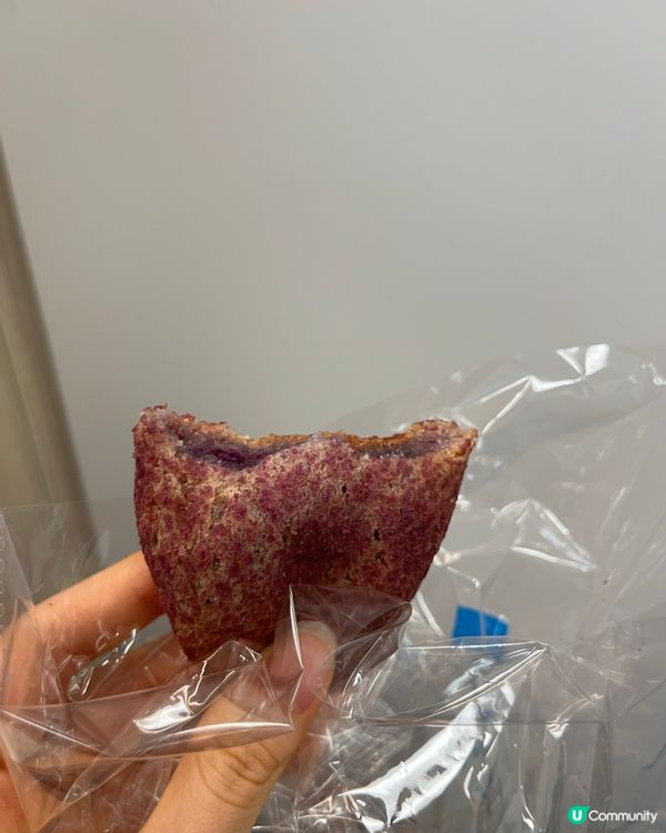 今日早餐兩隻qq包 紫薯qq+腸仔牛角酥😆