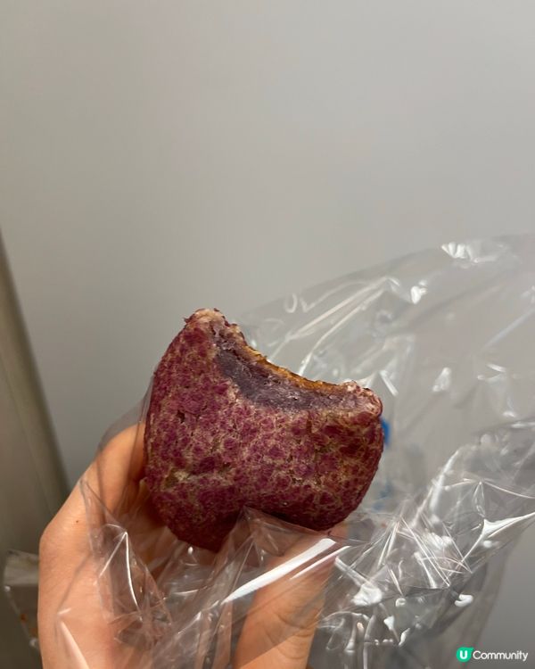 今日早餐兩隻qq包 紫薯qq+腸仔牛角酥😆