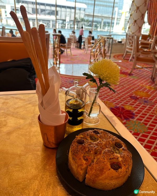 澳門永利皇宮咖啡苑打卡 👑  
金碧輝煌，嘆冷氣睇噴泉表演⛲️