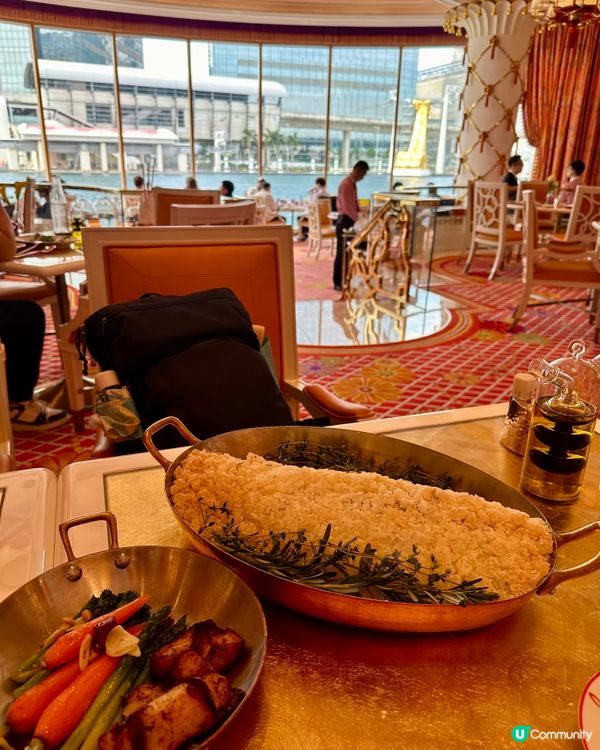 澳門永利皇宮咖啡苑打卡 👑  
金碧輝煌，嘆冷氣睇噴泉表演⛲️