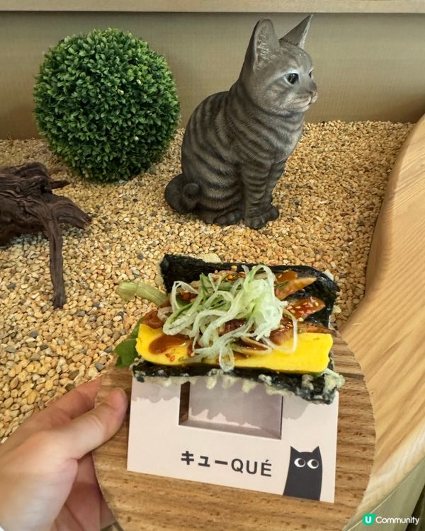 貓星人佈置嘅餐廳