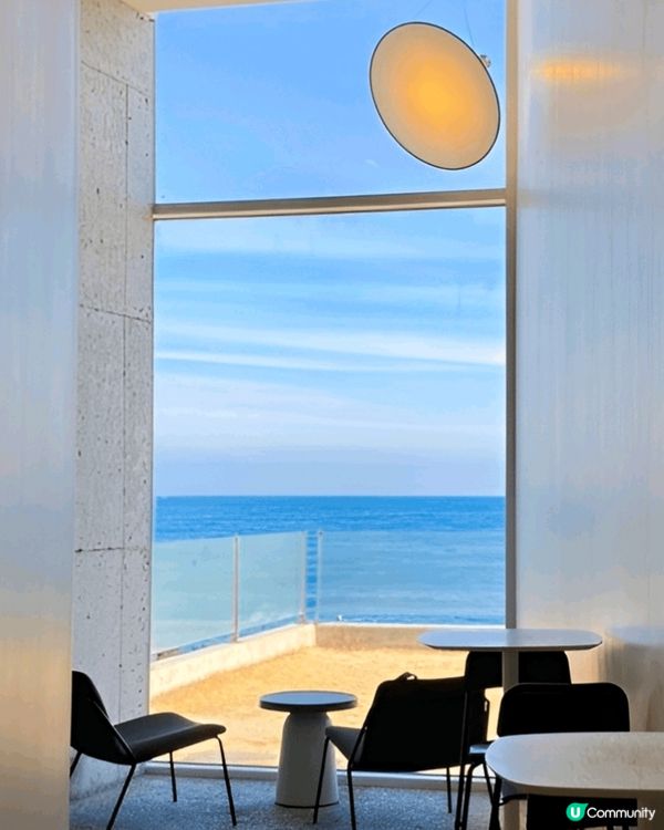 韓國浦項Auspice Coffee 面向開揚海景，從外到內...