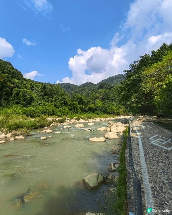 奇石河是肇?十大名景,小河小石?流逆流,是一?舒展身心的好地...